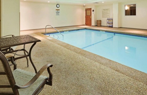Freeport House | A Dazzling Room for Your Crew! W/ Modern Amenities