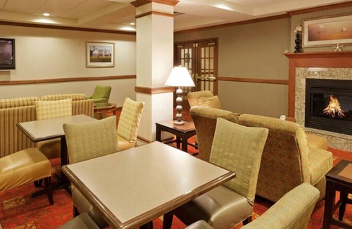 Freeport House | A Dazzling Room for Your Crew! W/ Modern Amenities