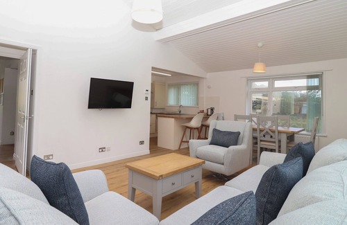 Heligan Cottage | A DEVON DEN AT HARCOMBE HOUSE, family friendly in Chudleigh