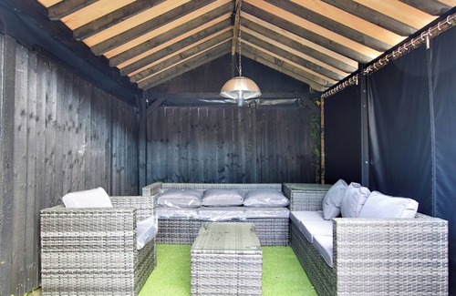 Netley Cottage | A family friendly or couples base to explore the local sights and attractions.