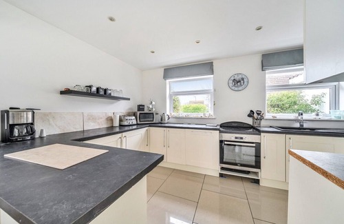 West Wittering Cottage | A family house that sleeps 8 guests in 5 bedrooms