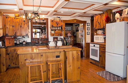 Naples House | A Farmhouse Getaway in the Hills of the FingerLakes