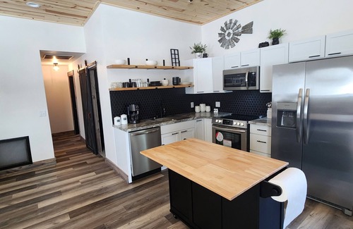 Gillette House | A Farmhouse style lodge, Centrally Located & Family Friendly Unit!