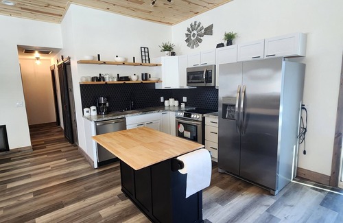 Gillette House | A Farmhouse style lodge, Centrally Located & Family Friendly Unit!