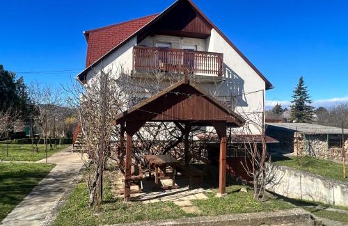 Zánka Apartment | A Festő Vendégháza/The Painter's Guest House