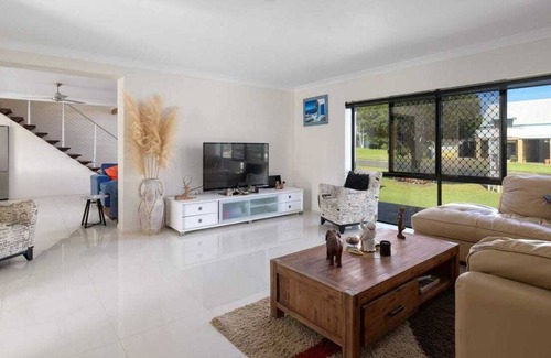 Tin Can Bay House | A Fishermans Haven Villa 1