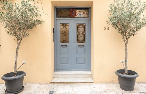 Plaka Villa | A Four bedroom Villa in the famous Plaka Area