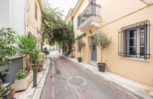 Plaka Villa | A Four bedroom Villa in the famous Plaka Area