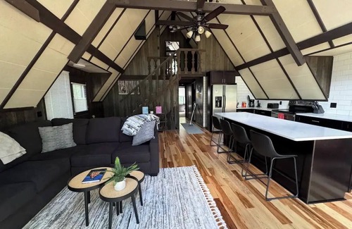 West Salem House | A-Frame Cozy Cabin/HOT TUB/Sleeps 6
