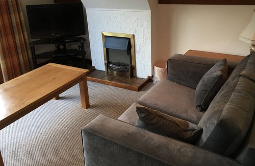 South Laggan Apartment | A Frame lodge with amazing loch views on the bank-side of Loch Oich