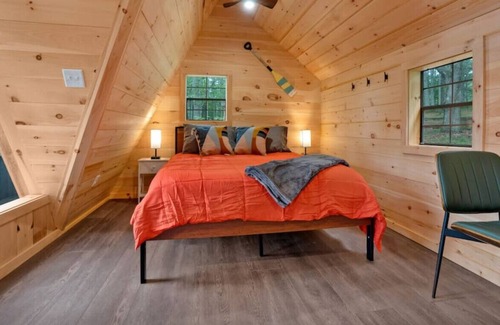 Oxford Cabin | A-Frame Retreat w/ Hot Tub