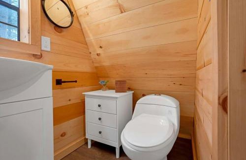 Oxford Apartment | A-Frame Retreat with Inviting Hot Tub