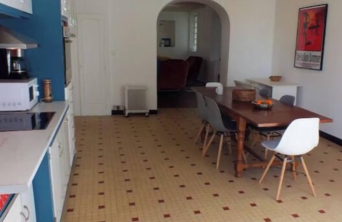 Asserac House | A friendly family get-together between sea and marsh