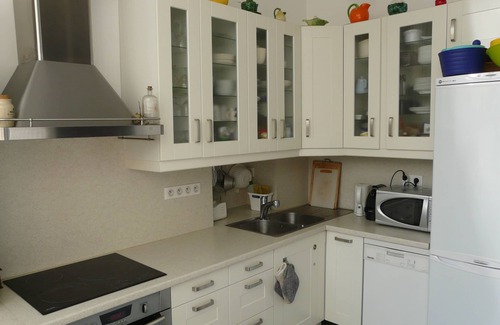 Faubourg North Apartment | 'a garden in the city': calm and charm close to the city center, with garage