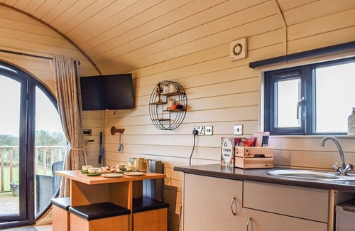 Lampeter Cottage | A fabulous pod sat in 115 acres of farmland with private hot tub.