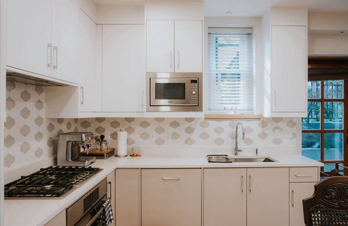Downtown Vancouver Apartment | A Gentle Hideaway in the Urban Forest｜WEST END downtown Vancouver