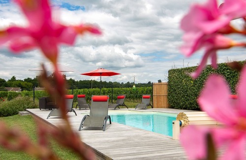 Saint-Mariens House | A Gite called La Grange, with garden, BBQ area and heated swimming pool.