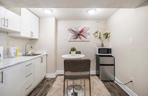 Brampton West House | A gorgeous room with Kitchen and private washroom, close to YYZ Airport