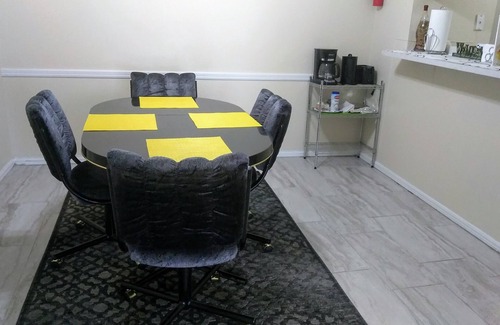 Warr Acres Condo | A GREAT FIND! Discounts for this Lovely, Clean, Colorful & Comfy 2B/2B Condo!