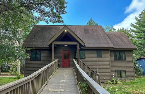 Pepin House | A great gathering place at the lake with beach access + waterfront amenities