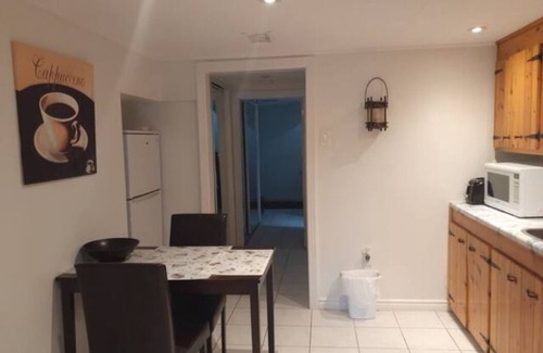 Wexford - Maryvale Apartment | A guest suite with free parking, 20min to downtown