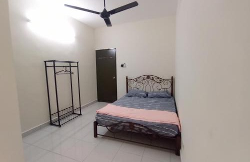 Lumut House | A&H Homestay Teluk Senangin