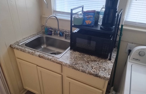 Alexandria Apartment | A Happy Place! 1-bedroom apartment in lovely Alexandria with private parking