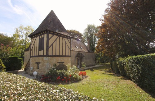 Fleurac Cottage | A Haven of Peace in the Heart of Perigord Les Eyzies. n19th Century House Pool.