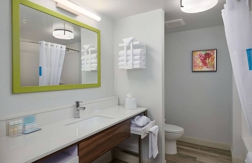 Sherwood - Tualatin North Hotel | A Hideaway in Oregon! Indoor Pool, Free Breakfast, Free Parking, Pets Allowed!