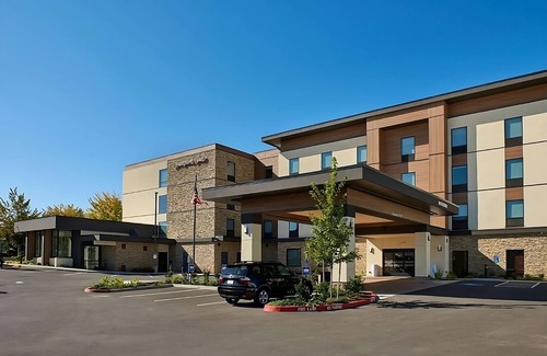Sherwood - Tualatin North Hotel | A Hideaway in Oregon! Indoor Pool, Free Breakfast, Free Parking, Pets Allowed!