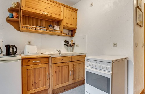 Oberveischede Apartment | A holiday home for 2 persons in a deer park