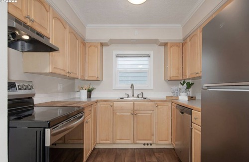 Portsmouth House | A Home A Way from your Home with 3-bedroom & 2 bathroom with free parking