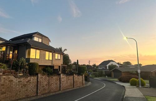 Bucklands Beach Villa | A Home Away from Home - Bucklands Beach Luxury 3-Bedroom Garden Villa