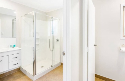 Clover Park House | A Home away from Home | WiFi | Netflix | w/Parking