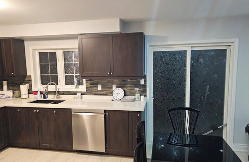 Markham House | A home for a getaway nLocated in markham with 3 bedrooms and 3 washrooms .