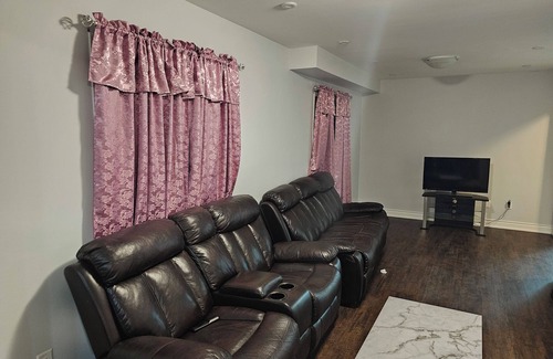 Markham House | A home for a getaway nLocated in markham with 3 bedrooms and 3 washrooms .