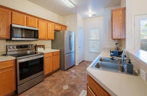 Garland House | A Homey and Relaxing Stay in Garland