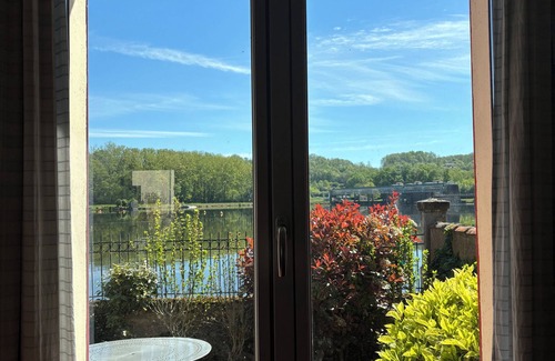 Mauzac-et-Grand-Castang House | A house by the water, very functional with garden and terrace.