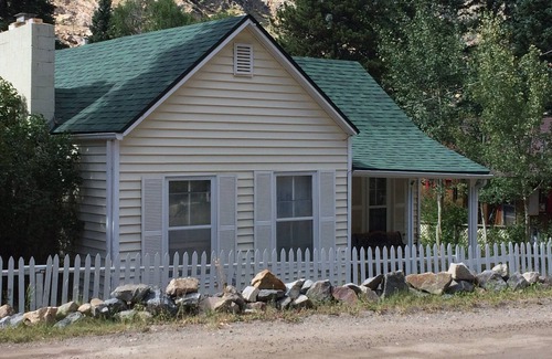 Historic District House | A jewel of a cozy cottage on the stream