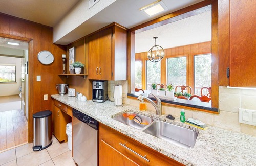 Sky Forest House | A King's View of Hill Country: Scenic Home w/End-to-End Deck