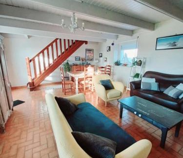 Cleder House | A l'abri d'un Tamaris