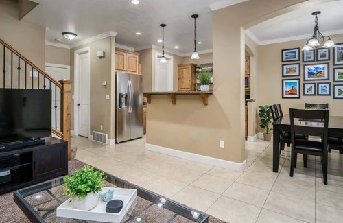Bonneville House | A La Mode Stunning 4 bedroom Orem Home
