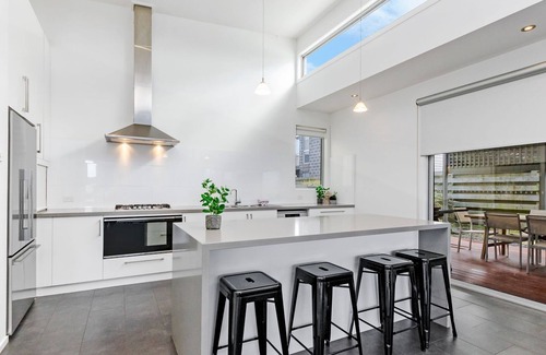 Port Fairy House | A large family home situated just down the road from Port Fairy's family friendly Pea Soup Beach