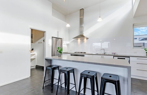 Port Fairy House | A large family home situated just down the road from Port Fairy's family friendly Pea Soup Beach