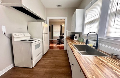 Highland Historic District House | A-Lister! 3 bedroom/1 bath House