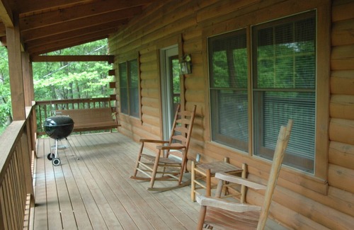 Gatlinburg - Pigeon Forge Cabin | A Little Bit of Heaven. Hot tub, Pool Table, Pigeon Forge Cabin