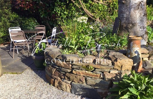 Laniscat House | A little cocoon with its own secret garden