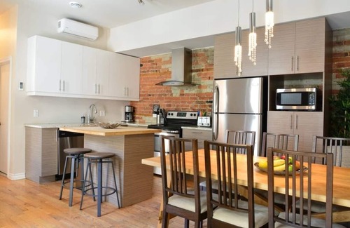 Plateau Mont Royal Apartment | A+ location! Large Terrace - Fast WiFi - 4 bedrooms + 3 full bathrooms - parking