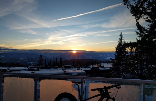 Silver Star Mountain Ski Chalet | A Loft Above, Ski in/out, 3 Lofts, Private Hot Tub