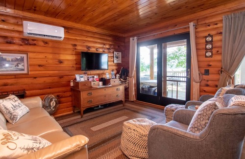 Valois Cottage | A Log Cabin on Seneca Lake: "Perfect Couples Retreat!"